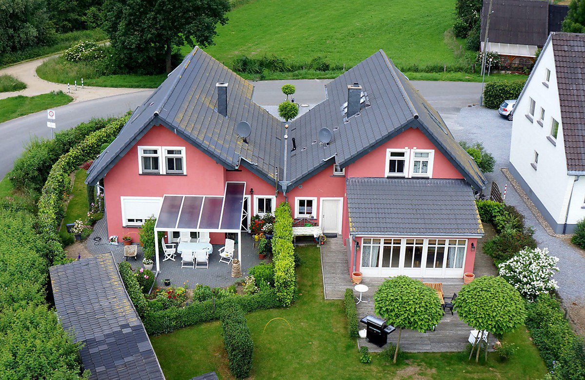 Einfamilienhaus, Garten ,weiss