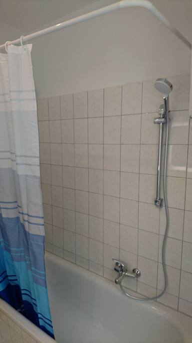 Badewanne mit Dusche - Kopie Etagenwohnung Leipzig / Kleinzschocher