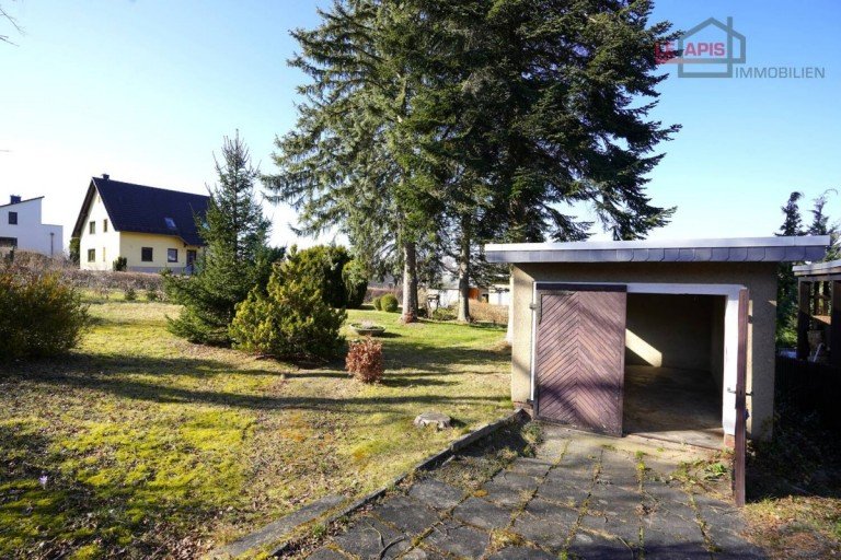 Gartenbereich Einfahrt mit Garage Chemnitz Wohngrundstck EINE PERLE IN IDYLLISCHER LAGE VON CHEMNITZ-ADELSBERG - PERFEKTES GRUNDSTCK FR IHR TRAUMHAUS